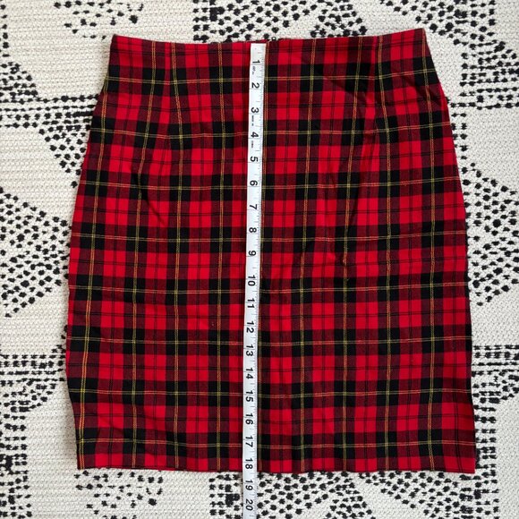 High-Waisted Plaid Skirt - Picture 4 of 4